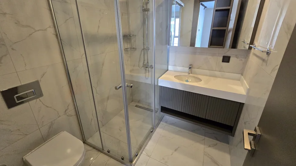 Beylikdüzü: 2+1 Apartment for Sale on 1st Floor in Yaşam Marina!