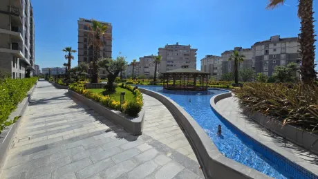 Beylikdüzü: 2+1 Apartment for Sale on 1st Floor in Yaşam Marina!