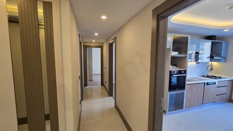 Beylikdüzü: 2+1 Apartment for Sale on 1st Floor in Yaşam Marina!