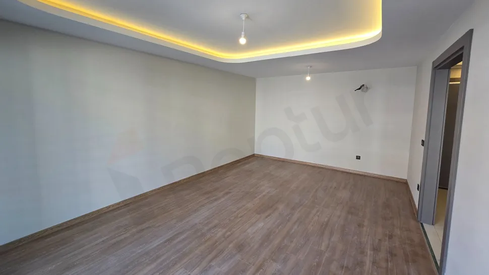 Beylikdüzü: 2+1 Apartment for Sale on 1st Floor in Yaşam Marina!