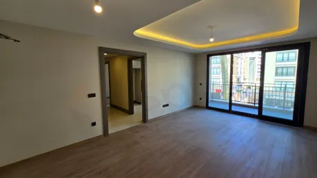 Beylikdüzü: 2+1 Apartment for Sale on 1st Floor in Yaşam Marina!