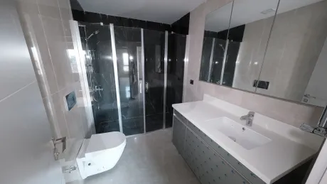 Modern and spacious bathroom interior design