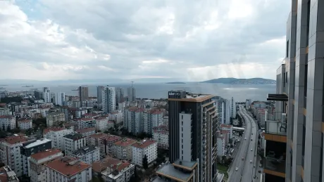 Bright and Spacious 3+1 Residence Near the Coast: Referans Kartal Loca
