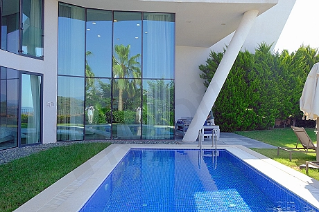 California Style Loft Villa in Bodrum: 6.5m Ceilings & Private Pool