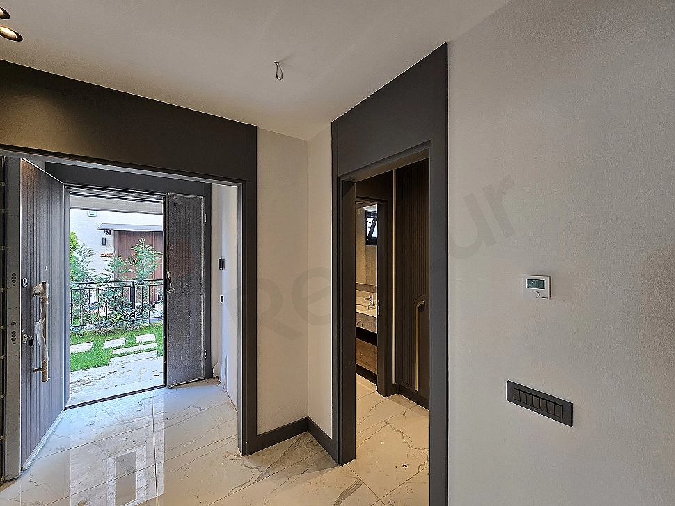 Image of a villa entrance door.