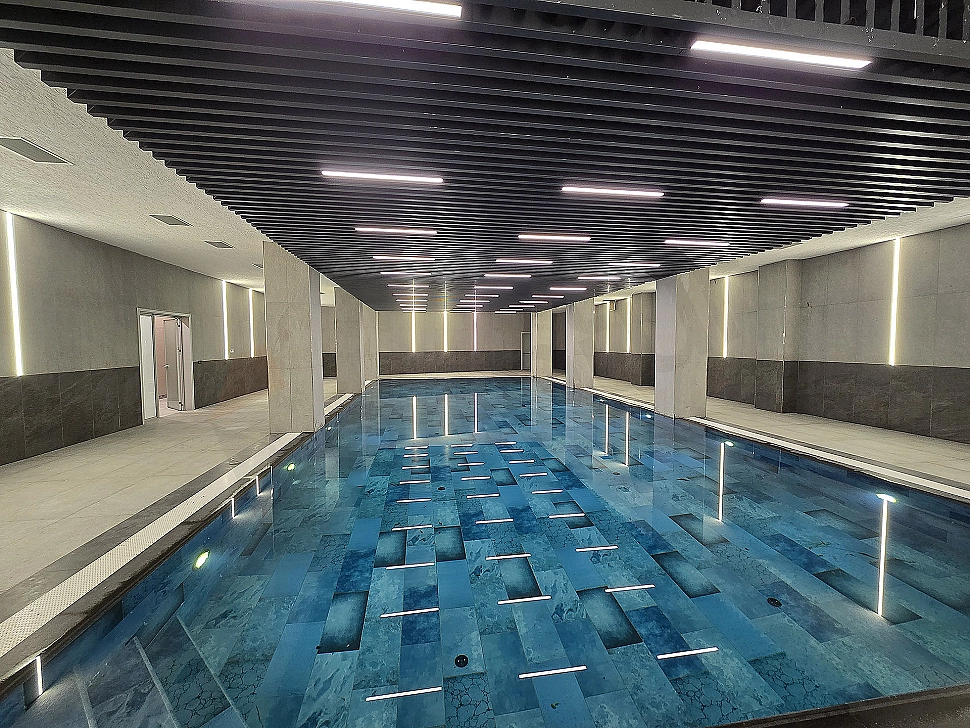 Image of an indoor swimming pool in Başakşehir.