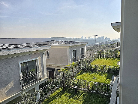 View of villa for sale in Başakşehir.