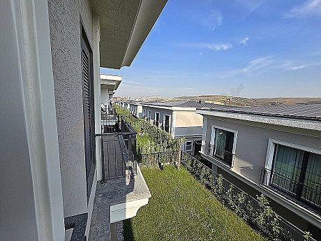 Citizenship Eligible 5+1 Villa in Bahcesehir with 155 m² Garden & Valley View Balconies