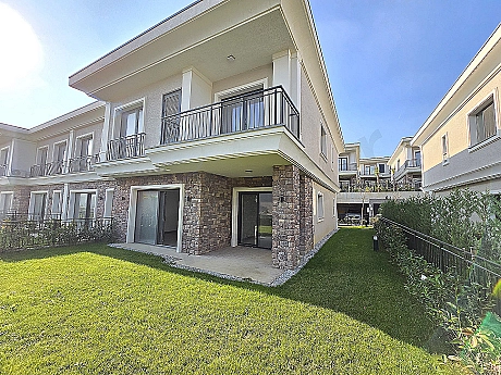 Citizenship Eligible 5+1 Villa in Bahcesehir with 155 m² Garden & Valley View Balconies