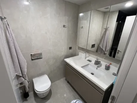 Modern and stylish bathroom interior design.