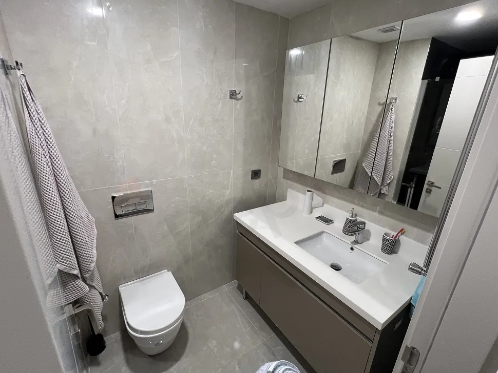 Modern and stylish bathroom interior design.