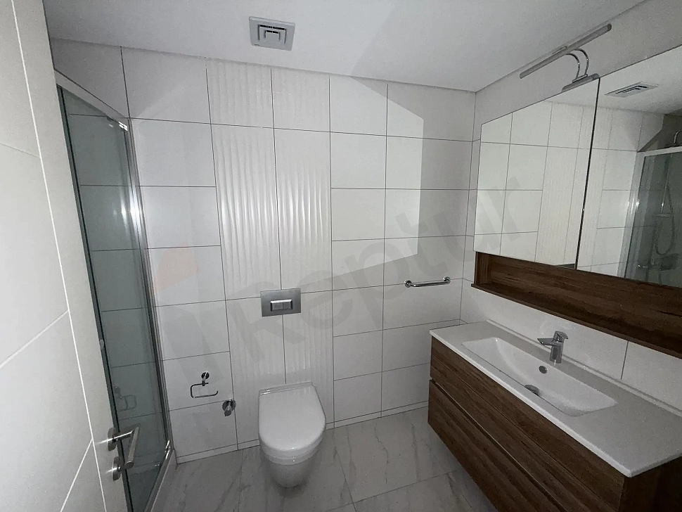 Modern and spacious bathroom interior design.