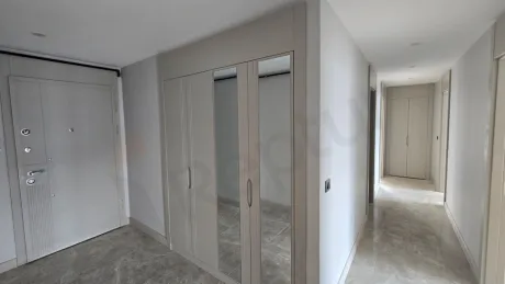 Courtyard-View 3+1 Layout: Dual Balconies & Master Suite