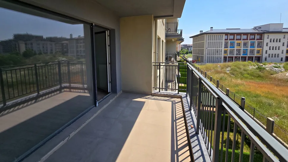 Double Balcony Luxury: Turnkey 2+1 with Scenic Vistas