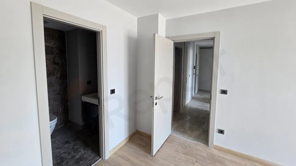 Double Balcony Luxury: Turnkey 2+1 with Scenic Vistas