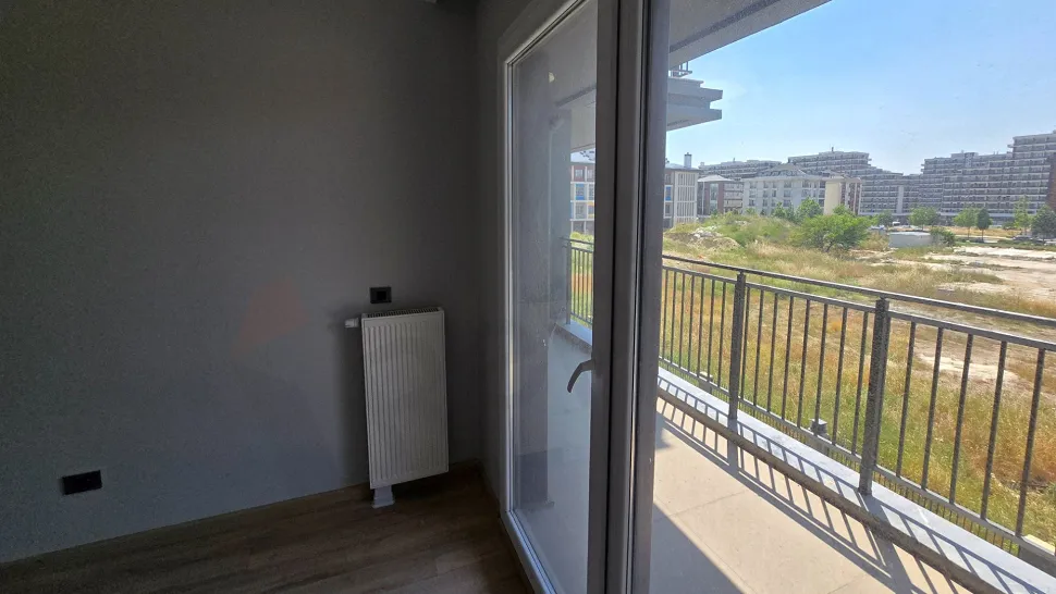 Double Balcony Luxury: Turnkey 2+1 with Scenic Vistas