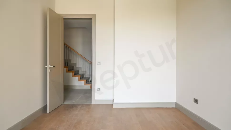 Luxury Eyüpsultan Duplex: Premium Site with Indoor Pool