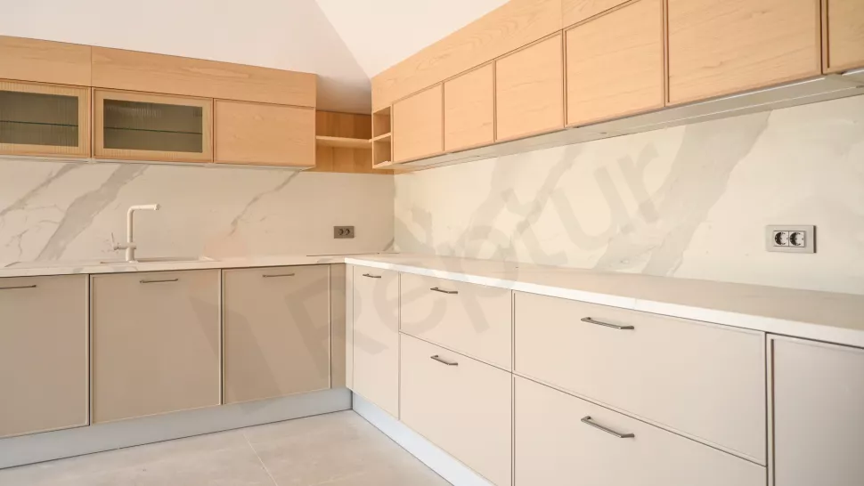 Luxury Eyüpsultan Duplex: Premium Site with Indoor Pool