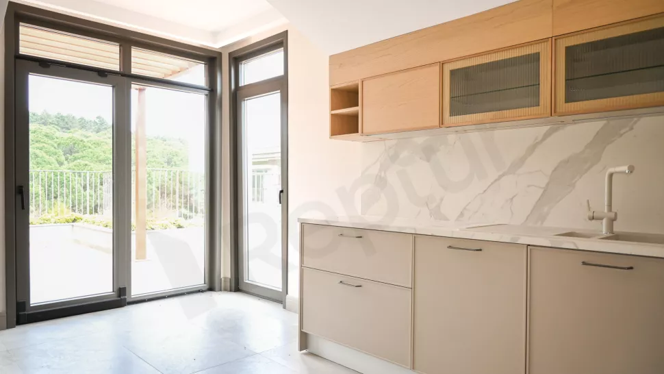 Luxury Eyüpsultan Duplex: Premium Site with Indoor Pool