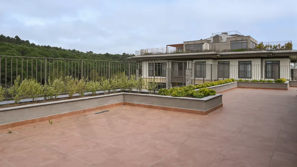 Luxury Eyüpsultan Duplex: Premium Site with Indoor Pool
