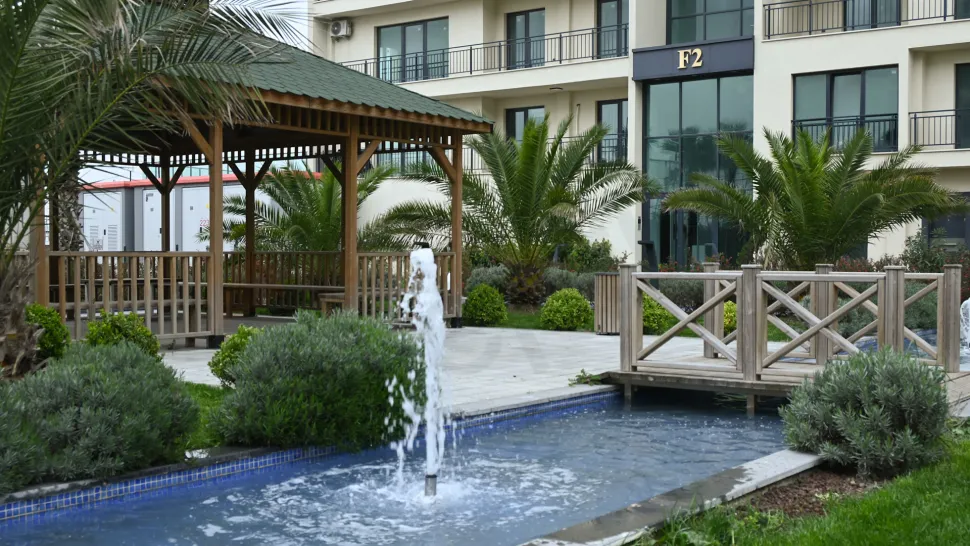 Modern Esenyurt Apartment in Istanbul with Indoor Pool & Security