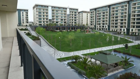 Modern Esenyurt Apartment in Istanbul with Indoor Pool & Security