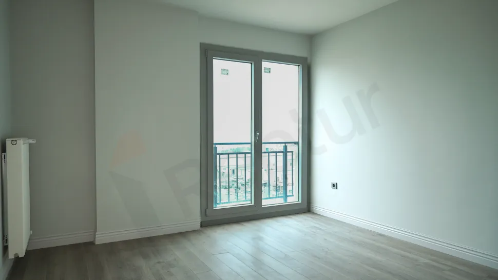 Modern Esenyurt Apartment in Istanbul with Indoor Pool & Security