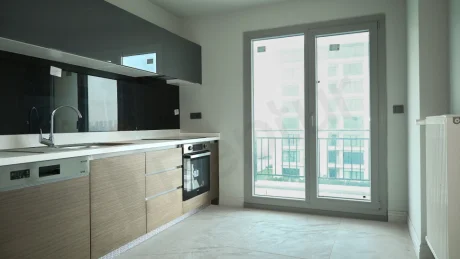 Modern Esenyurt Apartment in Istanbul with Indoor Pool & Security