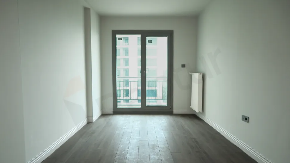 Modern Esenyurt Apartment in Istanbul with Indoor Pool & Security