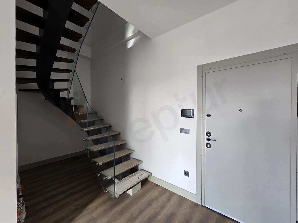 Entrance photo of a duplex apartment for sale in Ataşehir.