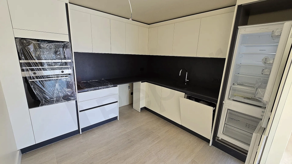 Modern and spacious open-plan kitchen area design.