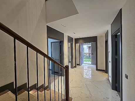 Villa entrance door image