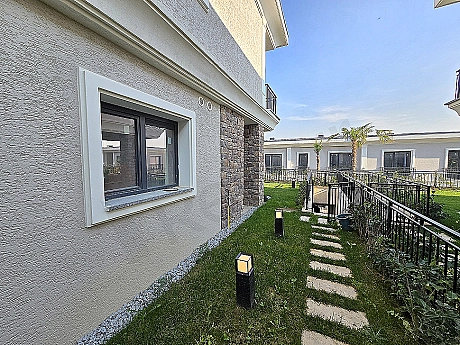 Garden view of unfurnished villa for sale in Başakşehir.