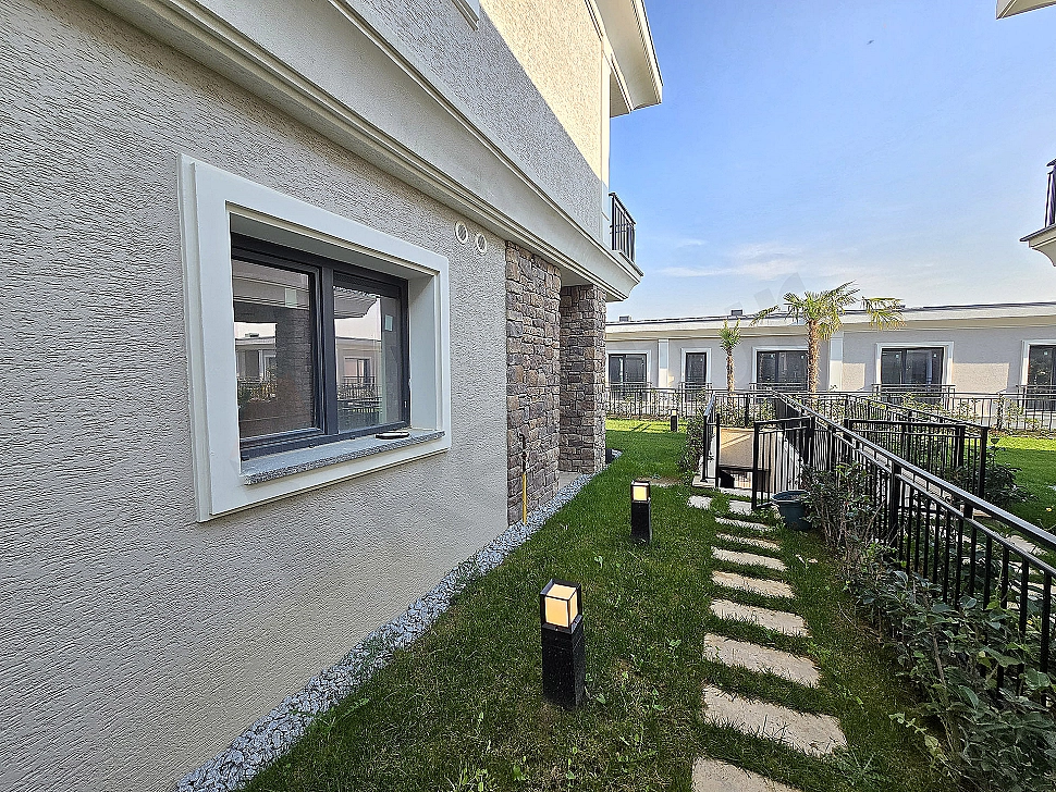 Garden view of unfurnished villa for sale in Başakşehir.