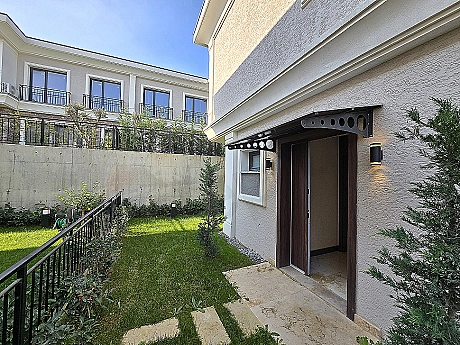 Photo of the entrance of a 6+1 villa for sale in Başakşehir.