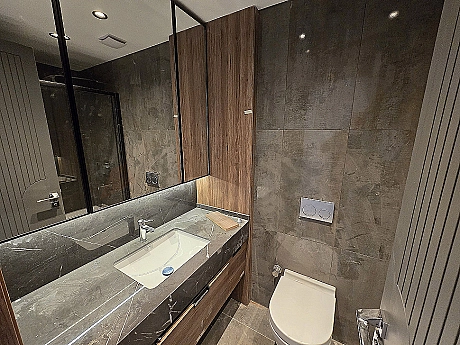 Modern designed, bright and spacious bathroom.