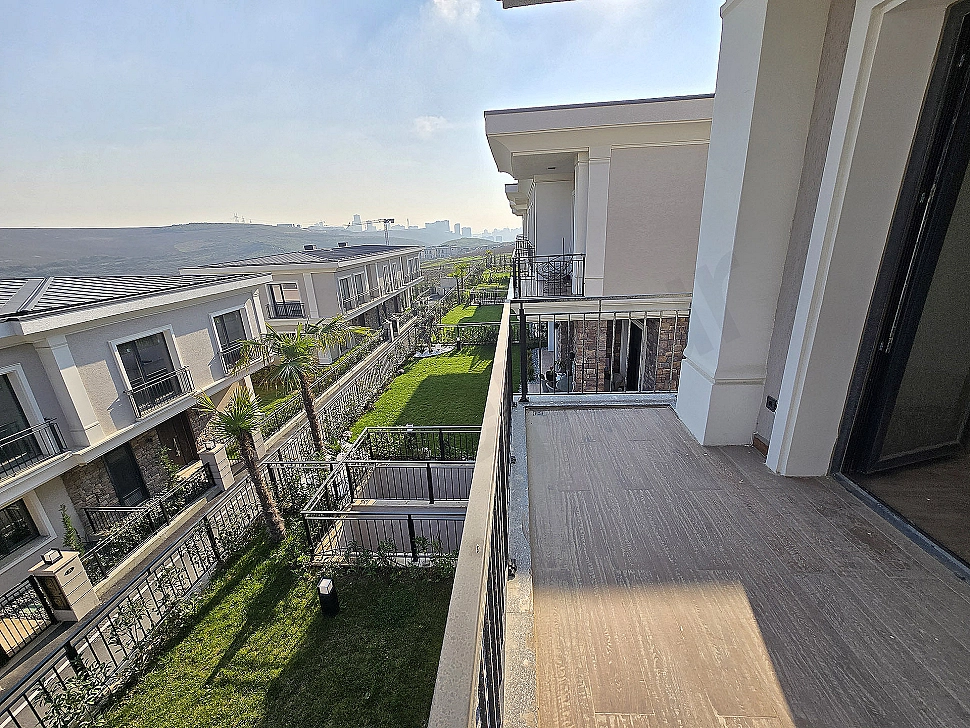 Villa with sunset view in Istanbul Başakşehir.