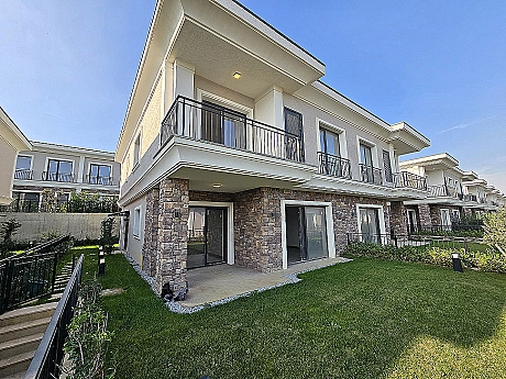 Family-Sized 6+1 Duplex Villa with 149 m² Garden and Panorama Views