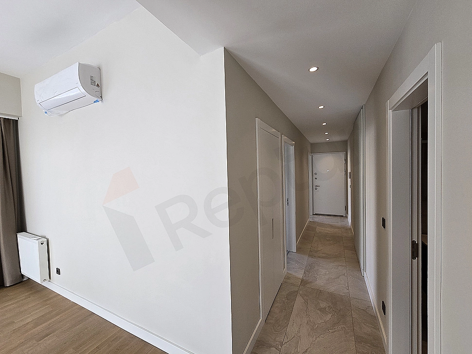 Image of bright corridor.