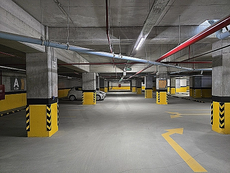 Image of an indoor car park.