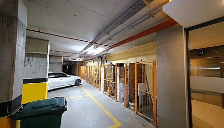 Image of an indoor parking area in Zeytinburnu.