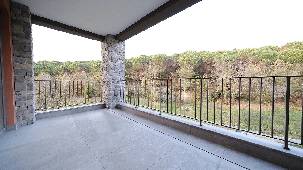 Image of a spacious balcony.