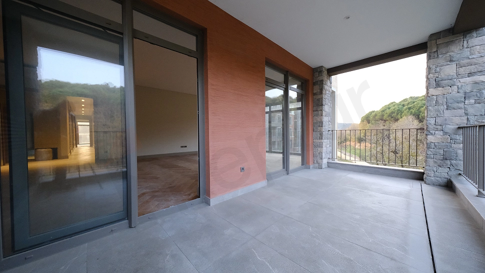 Image of a spacious balcony.