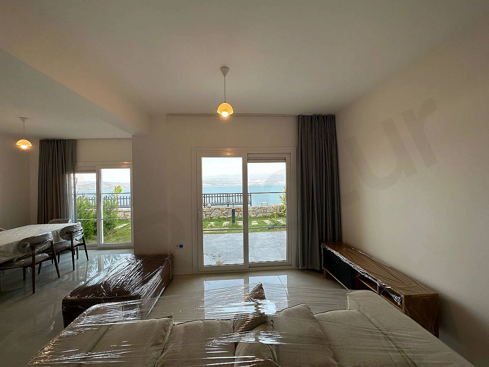 A spacious and bright living room furnished with modern furniture in Bodrum.