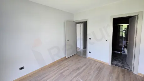 Garden Concept: Fluid 2+1 Duplex for Sale with a Private Living Terrace