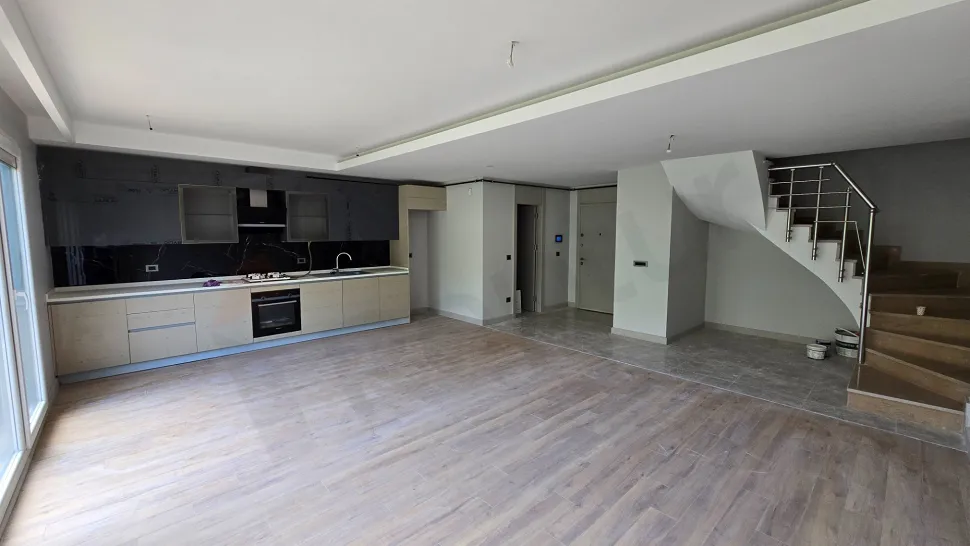 Garden Concept: Fluid 2+1 Duplex for Sale with a Private Living Terrace
