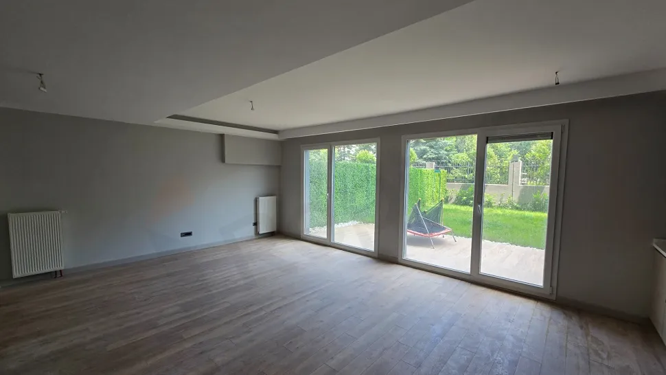 Garden Concept: Fluid 2+1 Duplex for Sale with a Private Living Terrace