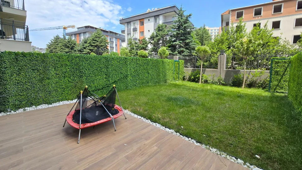 Garden Concept: Fluid 2+1 Duplex for Sale with a Private Living Terrace