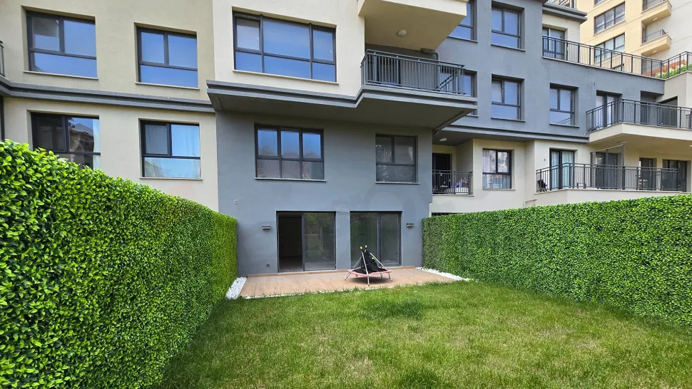 Garden Concept: Fluid 2+1 Duplex for Sale with a Private Living Terrace
