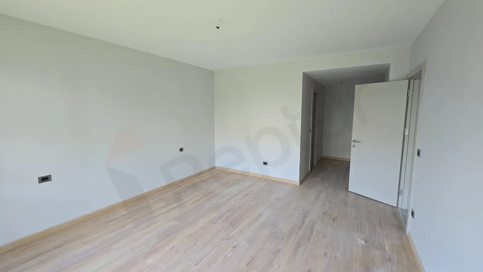 Garden Concept: Fluid 2+1 Duplex for Sale with a Private Living Terrace